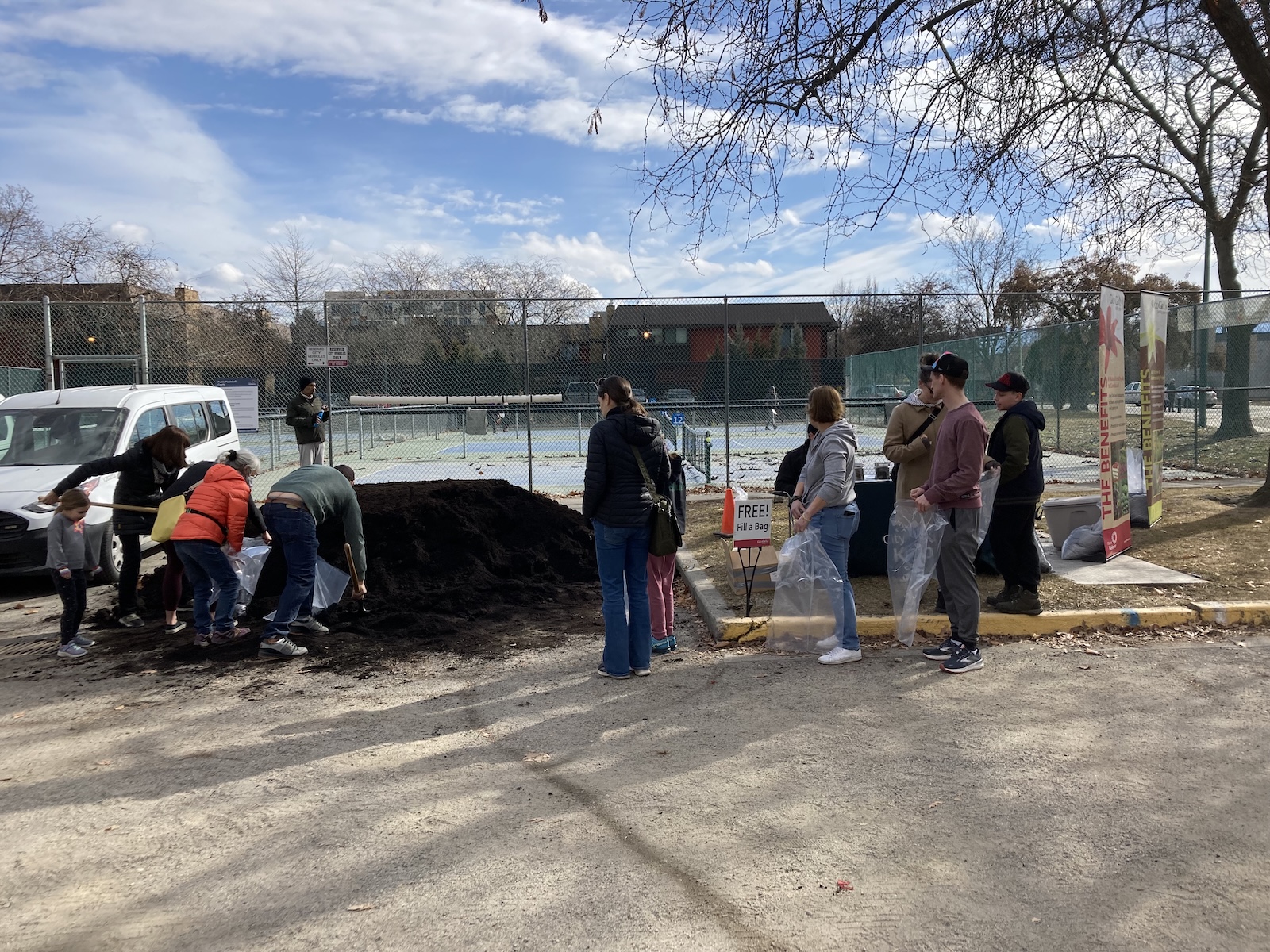 2023 Seedy Sunday compost pile - kelowna glengrow